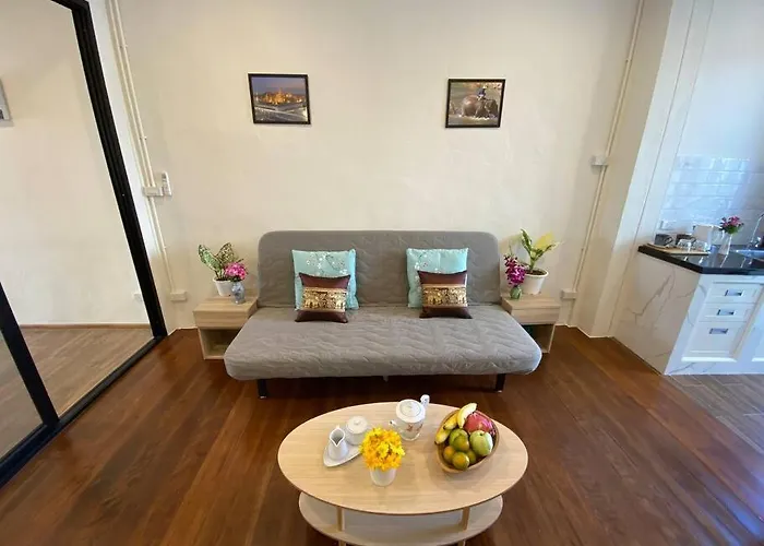 Apartment 1 Min Walk To Bts, 3 Bed 3 Bath, Entire House