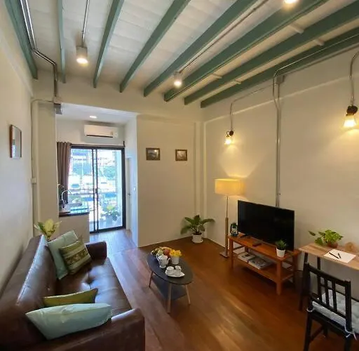 1 Min Walk To Bts, 3 Bed 3 Bath, Entire House *