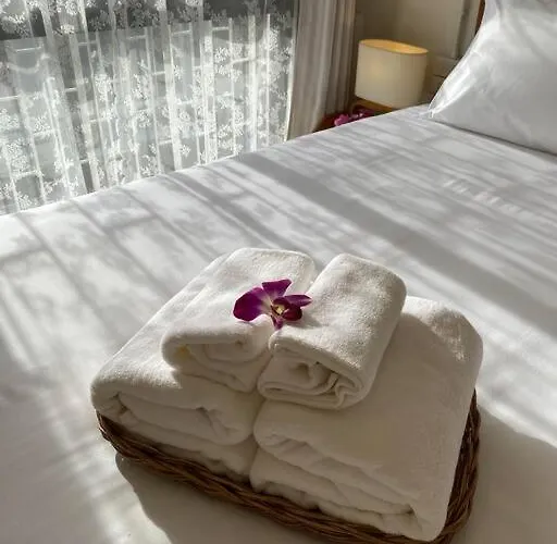 1 Min Walk To Bts, 3 Bed 3 Bath, Entire House Apartment Bangkok