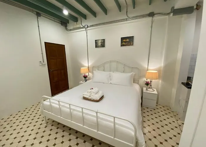 1 Min Walk To Bts, 3 Bed 3 Bath, Entire House