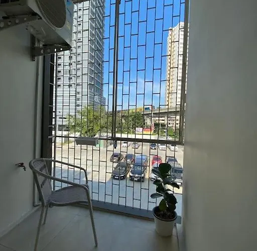 1 Min Walk To Bts, 3 Bed 3 Bath, Entire House * Bangkok