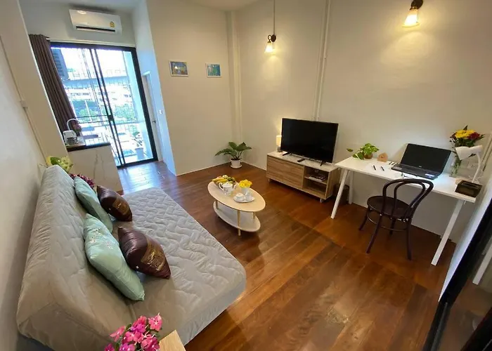 1 Min Walk To Bts, 3 Bed 3 Bath, Entire House Apartment Bangkok