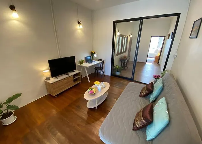 1 Min Walk To Bts, 3 Bed 3 Bath, Entire House Apartment