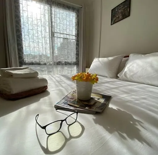 1 Min Walk To Bts, 3 Bed 3 Bath, Entire House Bangkok