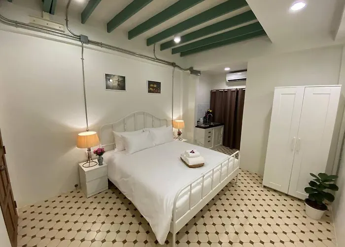 1 Min Walk To Bts, 3 Bed 3 Bath, Entire House Apartment