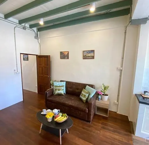 Apartment 1 Min Walk To Bts, 3 Bed 3 Bath, Entire House Bangkok