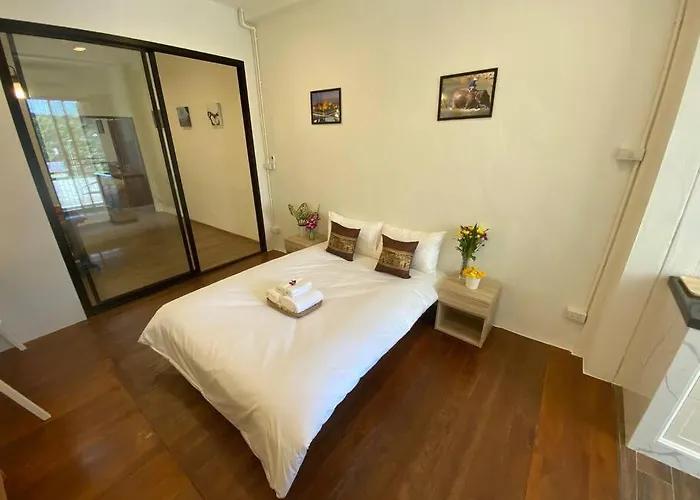 1 Min Walk To Bts, 3 Bed 3 Bath, Entire House Apartment Bangkok