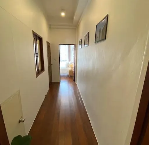 Apartment 1 Min Walk To Bts, 3 Bed 3 Bath, Entire House