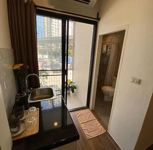 1 Min Walk To Bts, 3 Bed 3 Bath, Entire House Apartment Bangkok