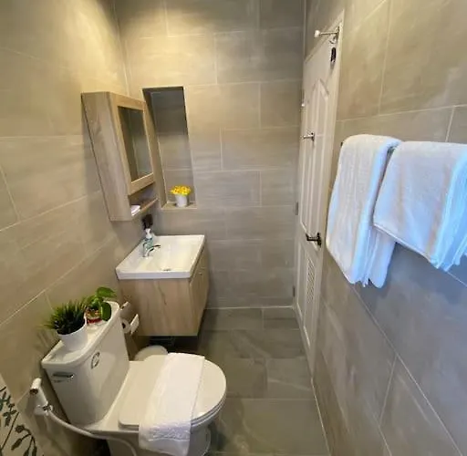 1 Min Walk To Bts, 3 Bed 3 Bath, Entire House Apartment
