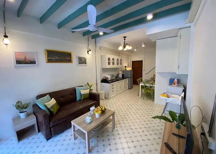 1 Min Walk To Bts, 3 Bed 3 Bath, Entire House