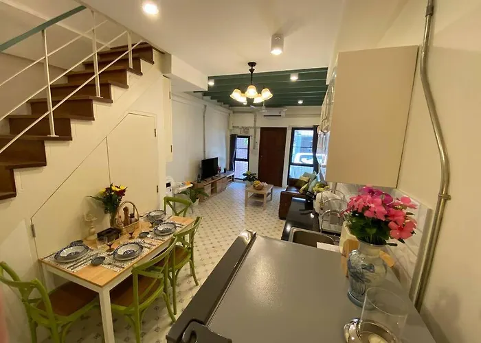 1 Min Walk To Bts, 3 Bed 3 Bath, Entire House *