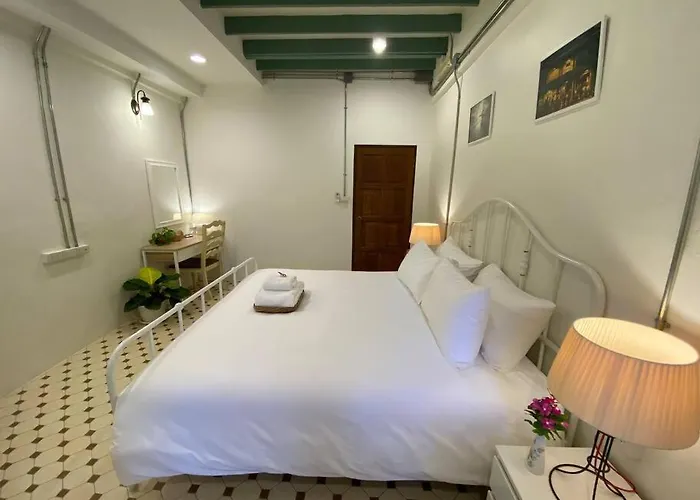 1 Min Walk To Bts, 3 Bed 3 Bath, Entire House Bangkok