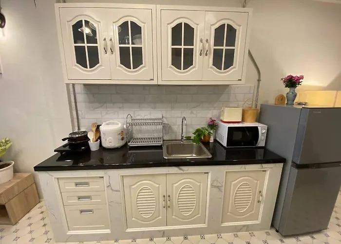 Apartment 1 Min Walk To Bts, 3 Bed 3 Bath, Entire House